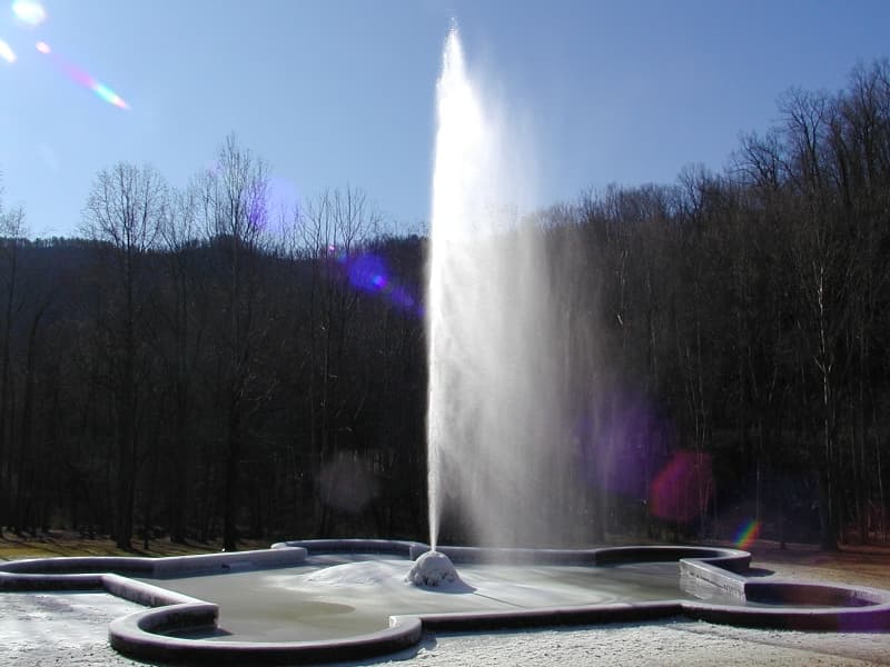 Andrews Geyser — Andrews_Geyser_-_Ice_and_Sun.JPG