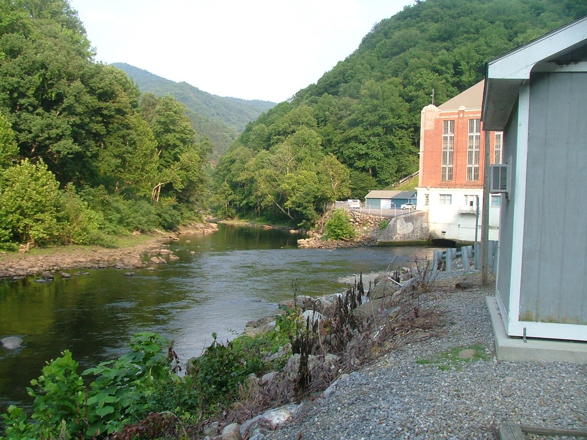 Pigeon River — Pigeon_River_(Tennessee_-_North_Carolina).jpg