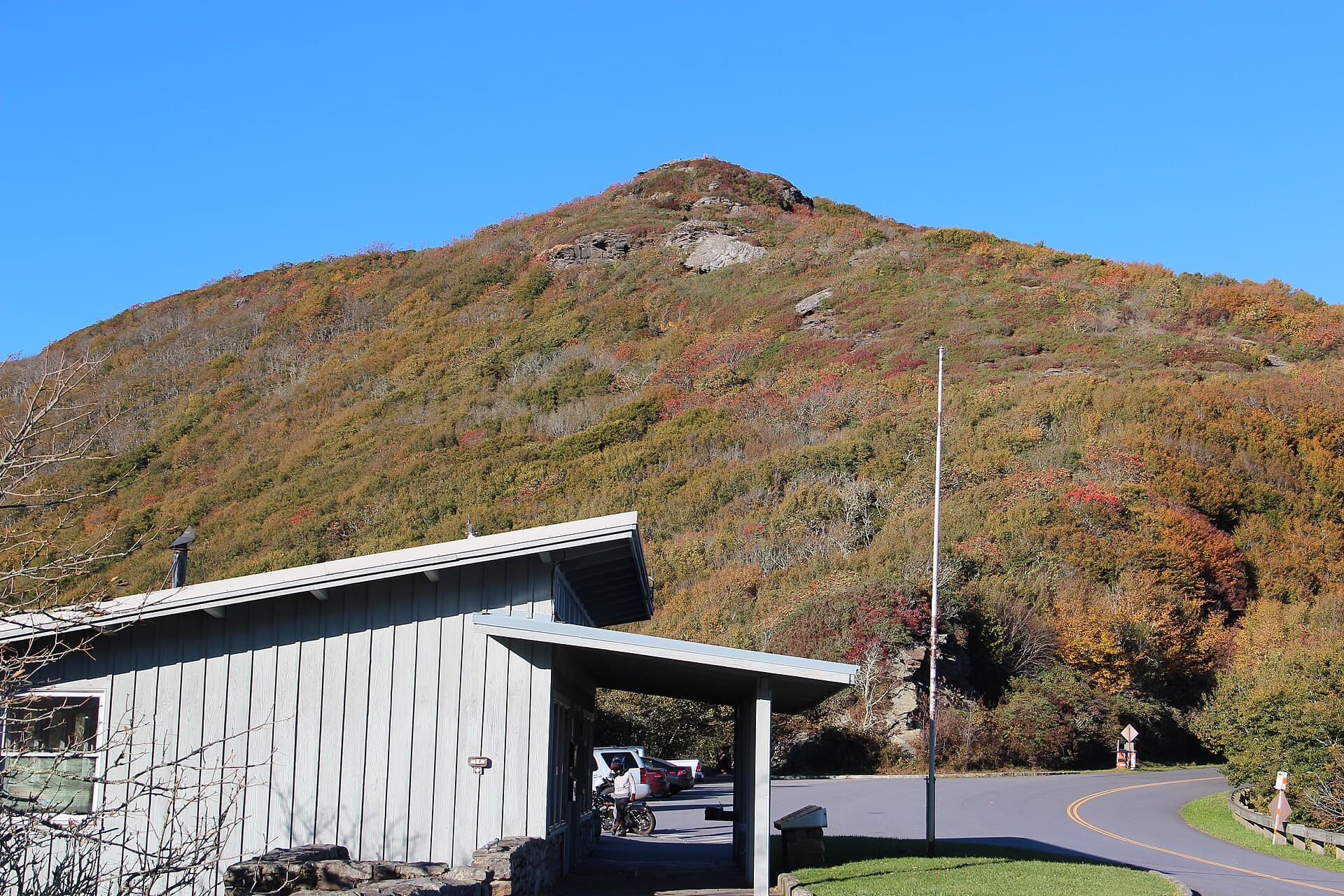 Lane Pinnacle — Craggy_Pinnacle,_October_2016.jpg
