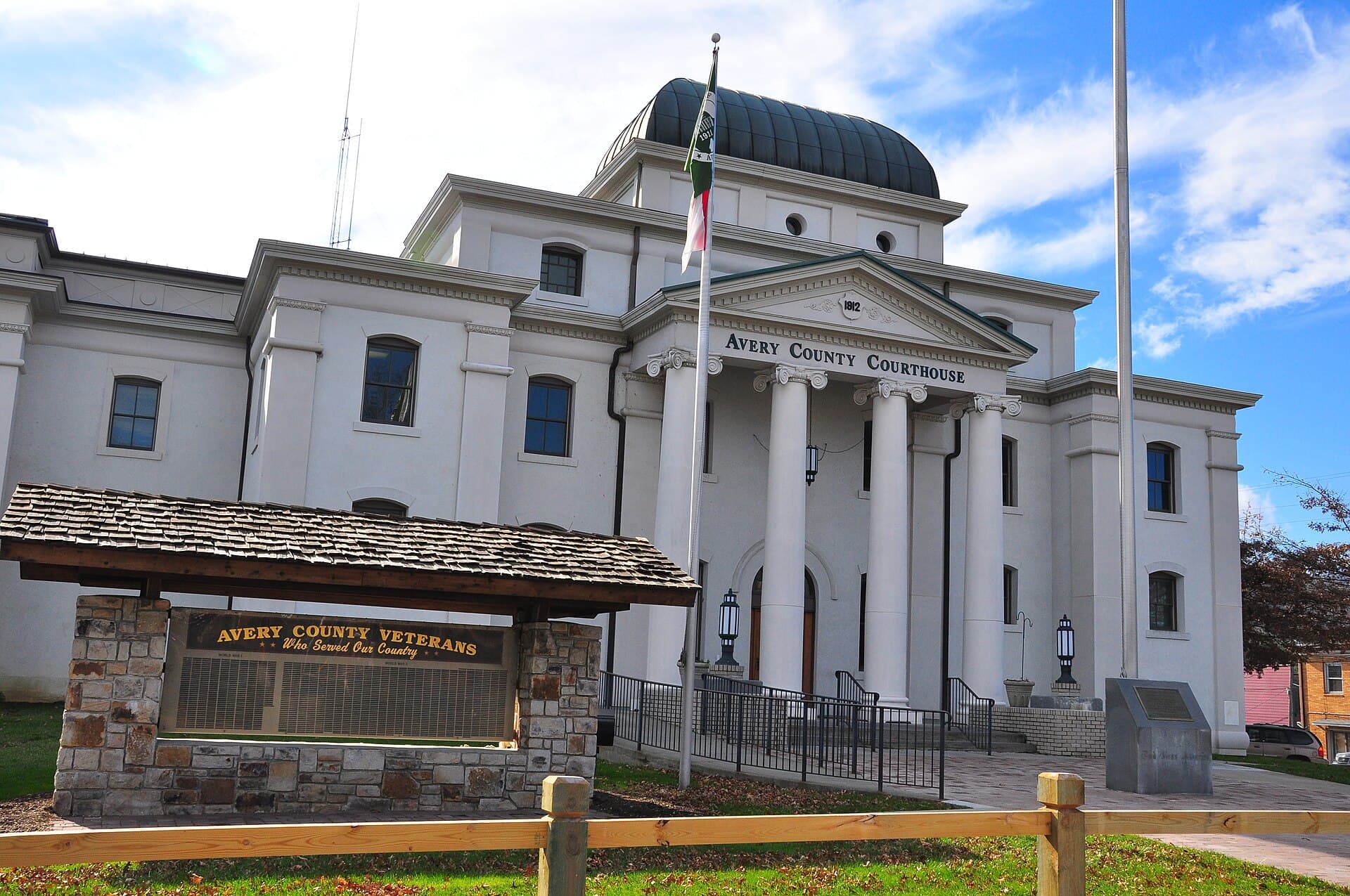 Avery Creek — Avery_County_Courthouse_in_Newland.jpg