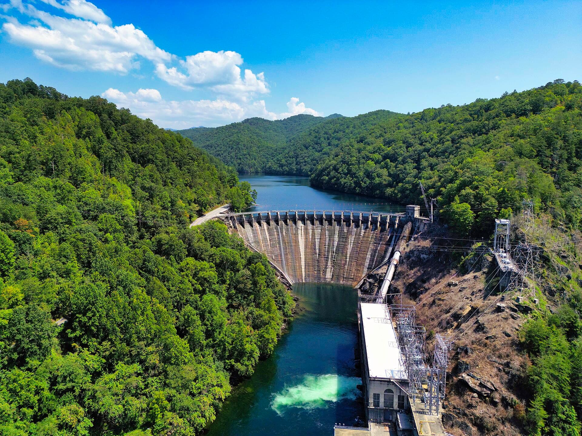Cheoah River — Cheoah_Dam_aerial_–_near_Robbinsville,_North_Carolina_02.jpg