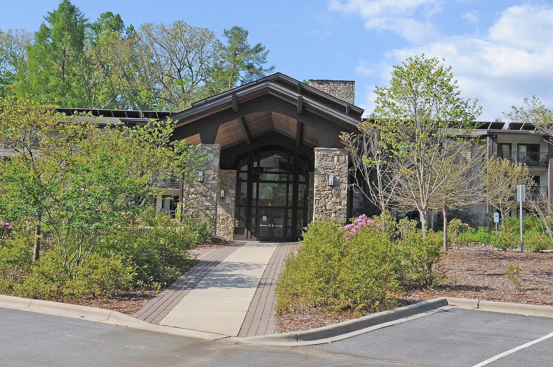 Kanuga Lake — KANUGA_CONFERENCE_CENTER,_HENDERSON_COUNTY_NC.jpg